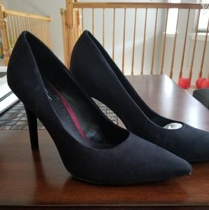 Ann Taylor Loft black suede heels. *never worn*